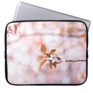 SELEKTIV FOKUS-FOTO AV BROWN LEAFED TRÄD LAPTOP FODRAL