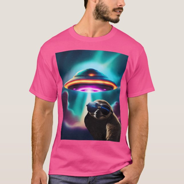 Selfi of a Sloth with a Ufo T Shirt (Framsida)