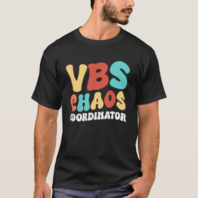 Semesterbibelskole Kaos Koordinator VBS Direkt T Shirt (Framsida)
