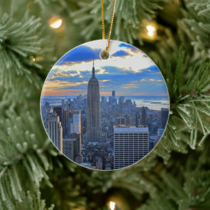 Sen eftermiddag NYC Siluett när solnedgången närma Julgransprydnad Keramik
