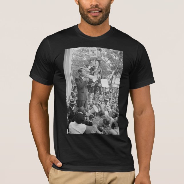 Sen Robert Kennedy Campaigning för USA:s president T Shirt (Framsida)