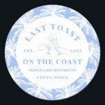 Senaste gisten på kusten vid Kusten-stranden Bache Runt Klistermärke<br><div class="desc">Vi presenterar vår "Sista toast on the Kusten" Beach Coastal Bachelorette Sticker, perfekten accentuerar för ditt hav firande! De här klistermärkena har en charmerande kustinspirerad design, som anger tonen för en minnesvärd strand-bachelorettfest. Med sitt varaktiga, självhäftande stöd kan de enkelt appliceras på party favors, dekorationer och mycket annat, och de...</div>