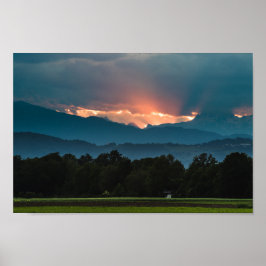 Senaste strålningen från sol före solnedgången poster