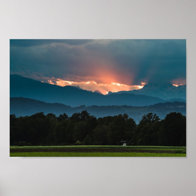 Senaste strålningen från sol före solnedgången poster (Framsidan)