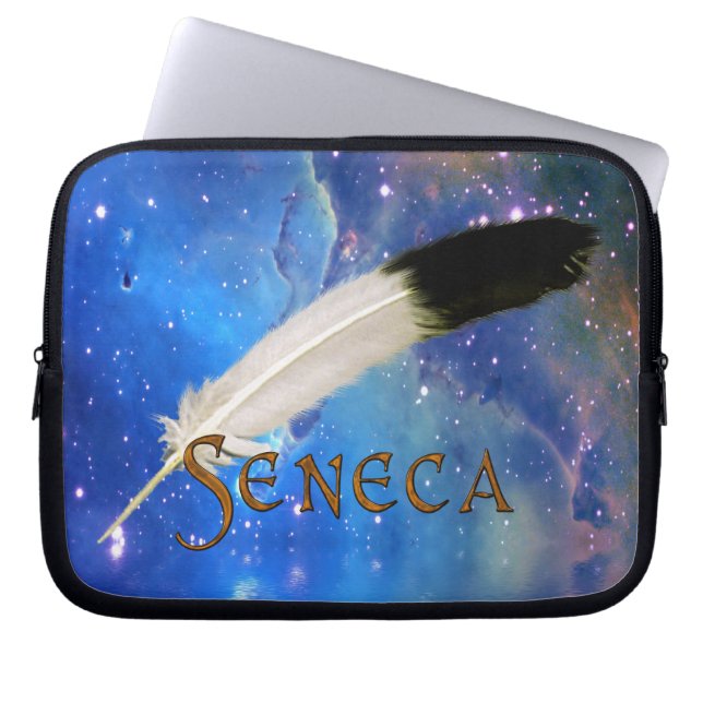 Seneca Nation & Feather Space Laptop sleeve (Framsidan)