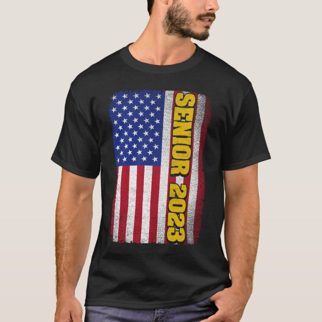 Senior 2023 USA American Flagga Gift T Shirt (Framsida)