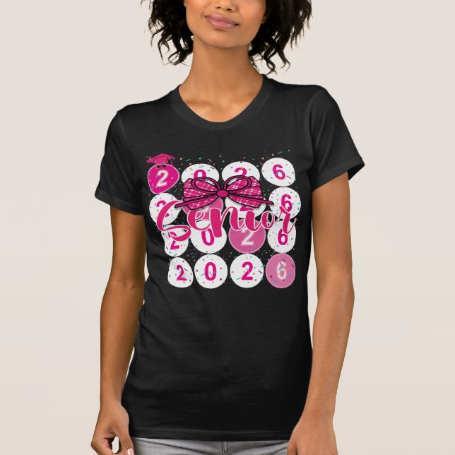 Senior 2026 Class of Coquette Pink Bow Graduation  T Shirt (Framsida)