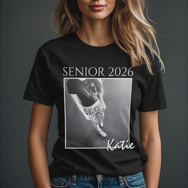 Senior 2026 Custom Photo & Name Minimalist Black  T Shirt (Skapare uppladdad)