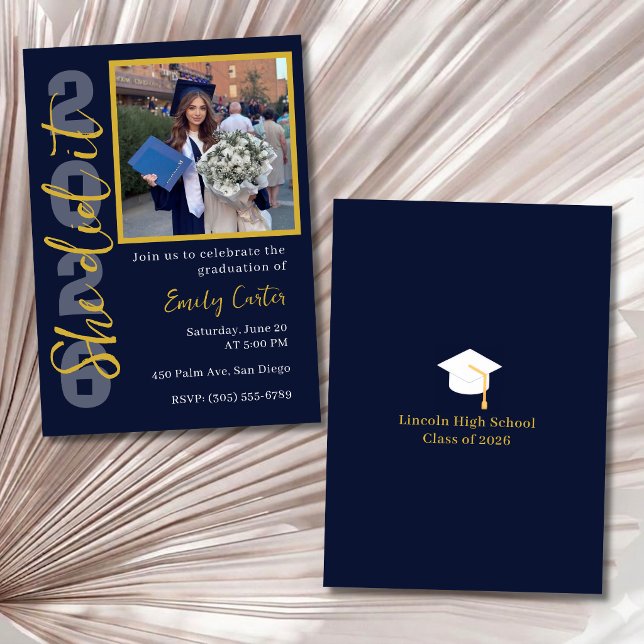 Senior 2026 Graduation Photo Invitation Navy Gold Inbjudningar (Skapare uppladdad)