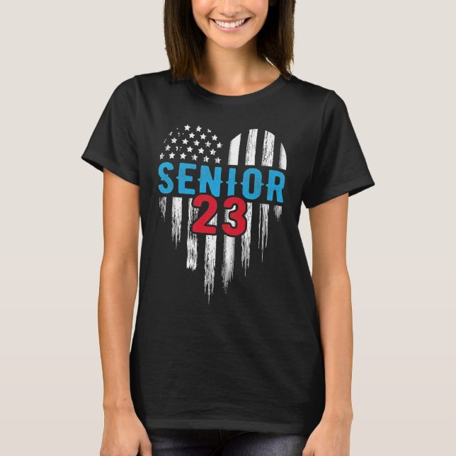 Senior 23 2023 Studenten Student American Flagga H T Shirt (Framsida)