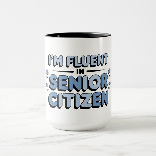 Senior skojig mug I TALAR FLYTANDE PENSIONÄR Mugg (Center)