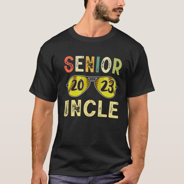 Senior Uncle 2023 Uncle Proud Softball Senior Grad T Shirt (Framsida)