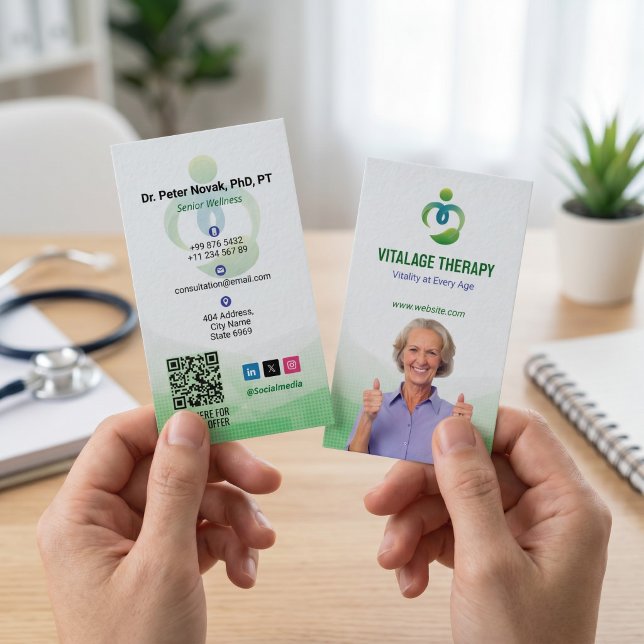 Senior Wellness-terapi | Modern grön porträtt Visitkort (Skapare uppladdad)