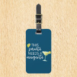 Senorita behöver en Margarita Bagagebricka<br><div class="desc">Den här designen skapades genom digital grafik. Det kan vara personlig genom att välja det andra alternativet för anpassning. Kontakta mig på colorflowcreations@gmail.com om du vill ha denna design på en annan produkt. Köp min ursprungliga abstrakt-akrylmålning för försäljning på www.etsy.com/shop/colorflowart. Se fler av mina skapelser eller följ mig på www.facebook.com/colorflowcreations,...</div>