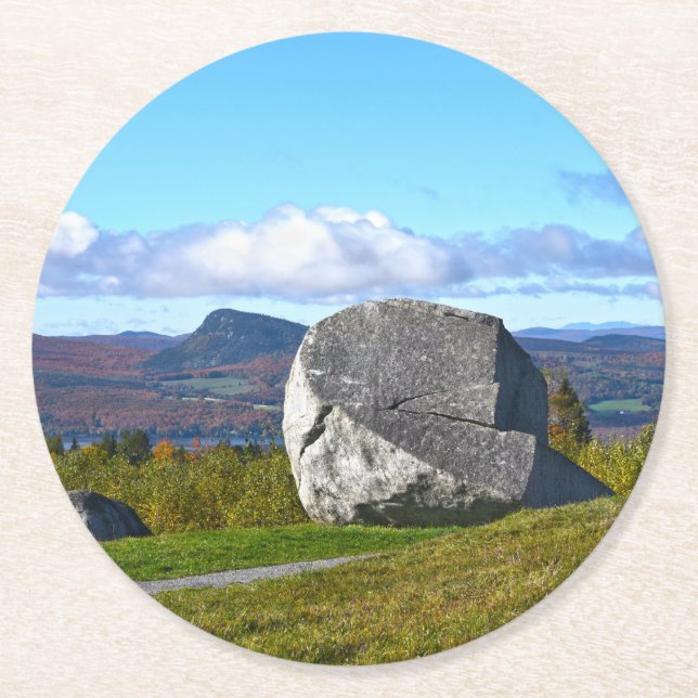 Sentinel Sten, Sjö Willoughby, Vermont Underlägg Papper Rund (Framsidan)