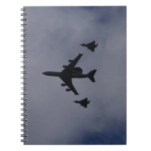 Sentry eskorterad av Typhoons Anteckningsbok Med Spiral