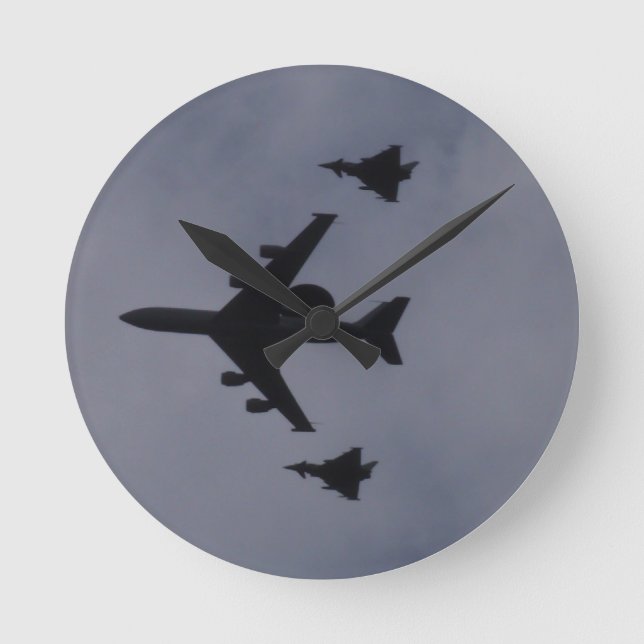 Sentry eskorterad av Typhoons Rund Klocka (Framsida)