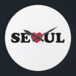 Seoul Kärlek Heart Stor Klocka<br><div class="desc">Seoul Kärlek Heart

Globe Trotters specialiserar sig på idiosynkratiskt bildmaterial från hela världen. Här hittar du unika hälsningskort,  vykort,  Poster,  Mousepads med mera.</div>