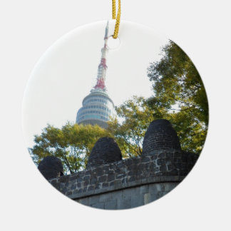 Seoul Namsan torn till och med fyrarna Julgransprydnad Keramik