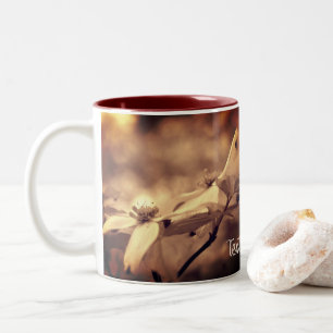 Sepia Dogwood Flowers Personlig Två-Tonad Mugg