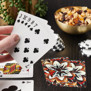 Sepia till vit blomma omgiven av rödbrun casinokort