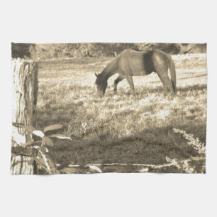 Sepia tone Brown häst och staket Kökshandduk