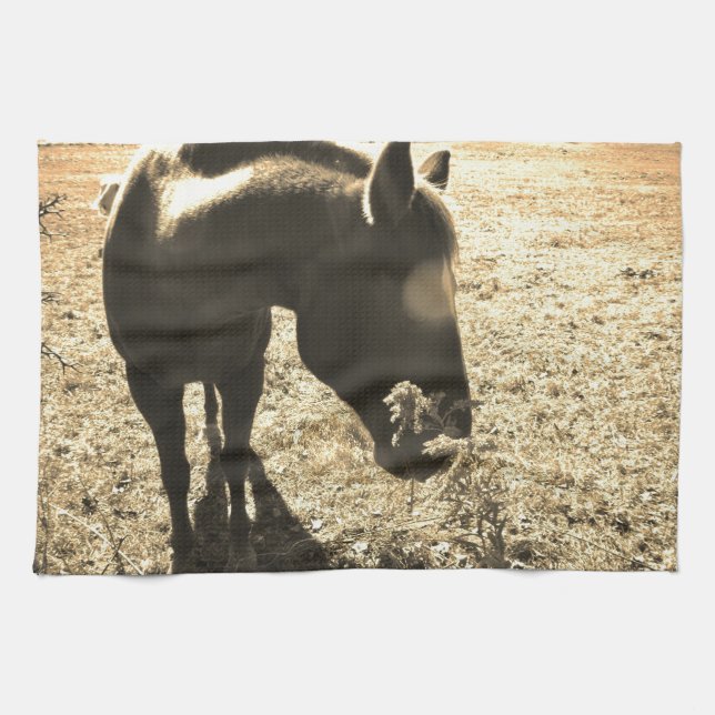 Sepia Tone Foto av brunhäst med blommor Kökshandduk (Horisontell)