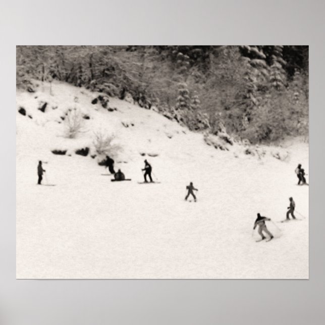 Sepia tone ski print, Fun on the piste Poster (Framsidan)