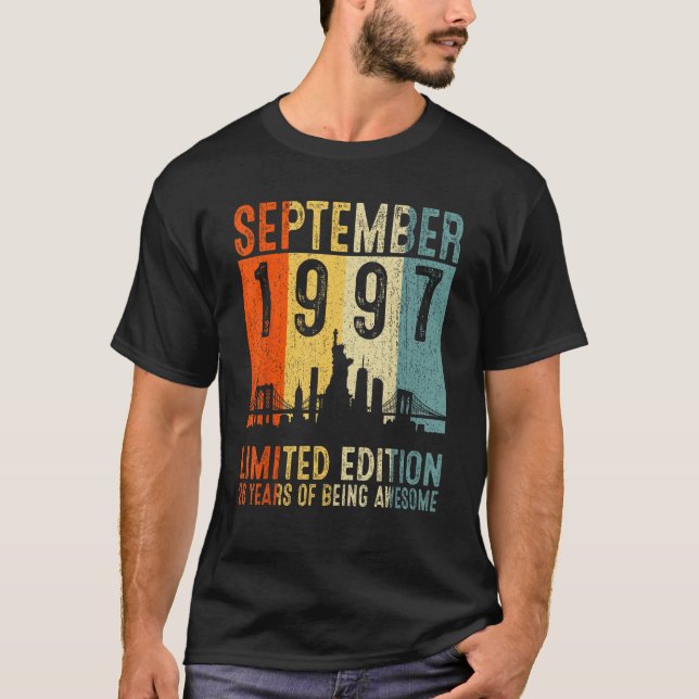 September 1997: 26 års ålder som Fantastisk 2 T Shirt (Framsida)