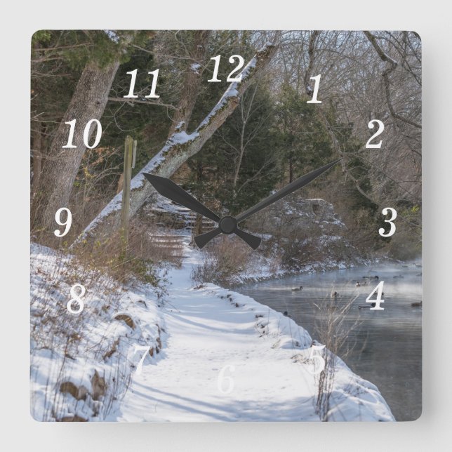 Sequiota Winter Walk Wall Clock Fyrkantig Klocka (Framsida)