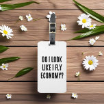 Ser jag ut som en flygekonomi-notering? bagagebricka<br><div class="desc">Gör ett djärvt påstående med den här roliga,  resande-inspirerade typografiutformningen. Det är perfekt för resenärer,  jet-arrangörer och alla som har en känsla för humor att flyga i stil. Denna utformning blandar sig med en modern typografi,  och skapar det idealiskt för dem som kärlek att resa sig eller hemma.</div>
