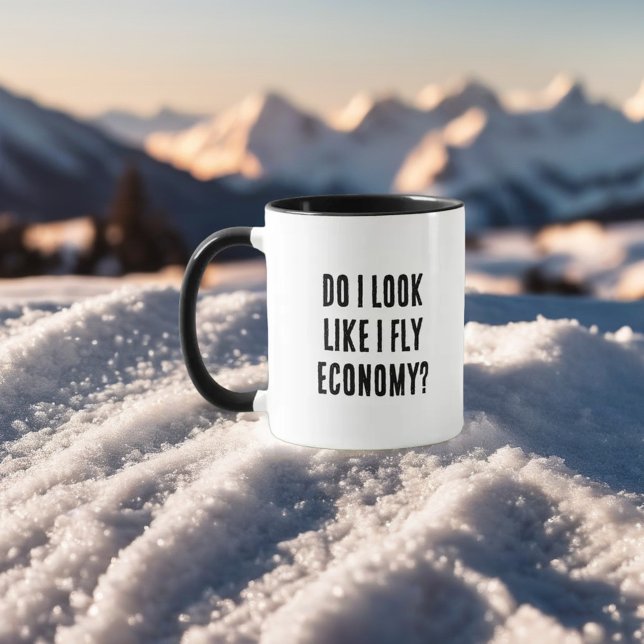 Ser jag ut som en flygekonomi-notering? mugg (Do I Look Like I Fly Economy Funny Aviation Quote Mug
)