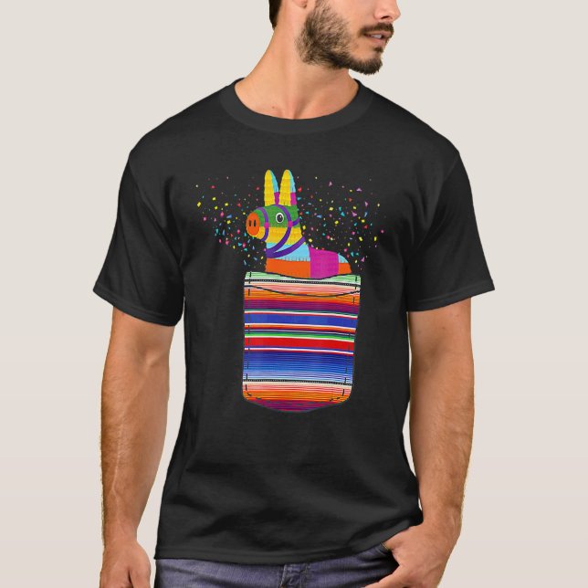 Serape Pocket Pinata Mexican Peeking Out Mexican T Shirt (Framsida)