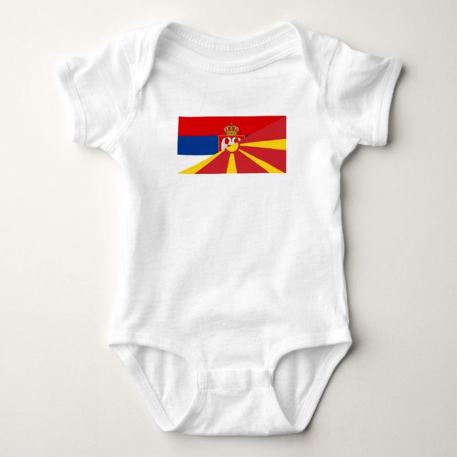 serbia macedonia flagga land halv symbol tee shirt (Framsida)