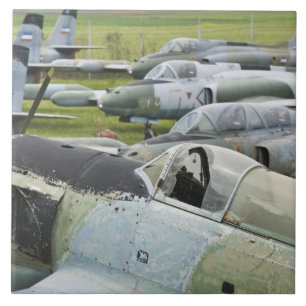 SERBIEN, Belgrad. Jugoslaviska flygmuseet Kakelplatta