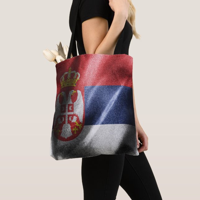 Serbien silke flagga tygkasse (Närbild)
