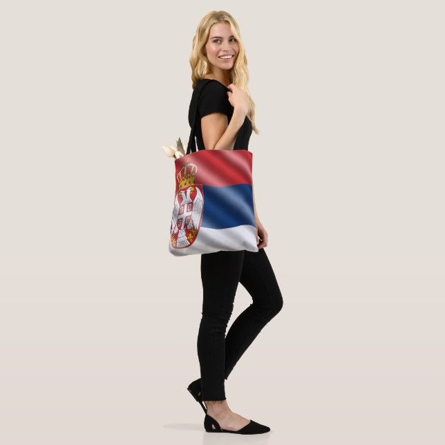 Serbisk flagga tygkasse (På modell)
