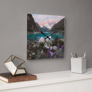 Serene Blue Mountain & River Wall Clock – Modern H Fyrkantig Klocka