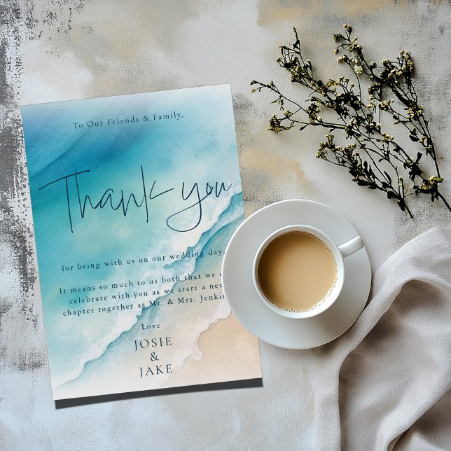 Serene Blue Ocean Beach Wedand tackkort Bordsnummer (Wedding "Thank you" card with message and a golden sandy beach and blue ocean background)