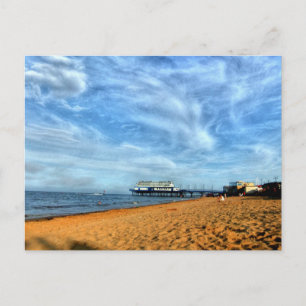 Serene Bright Beach med pir och marmorerade moln Vykort