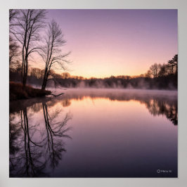 Serene Dawn Sjö Scene med Misty Sunrise Poster
