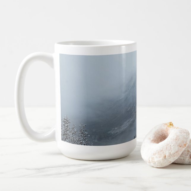 Serene Grått Snowy Peaks Coffee Mugg (Med munk)