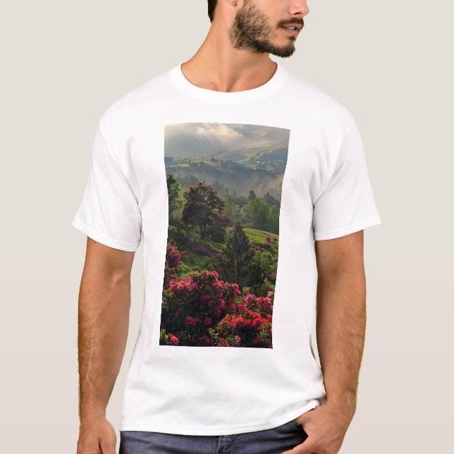 Serene Mountain Vår Nature Scene T-Shirt (Framsida)