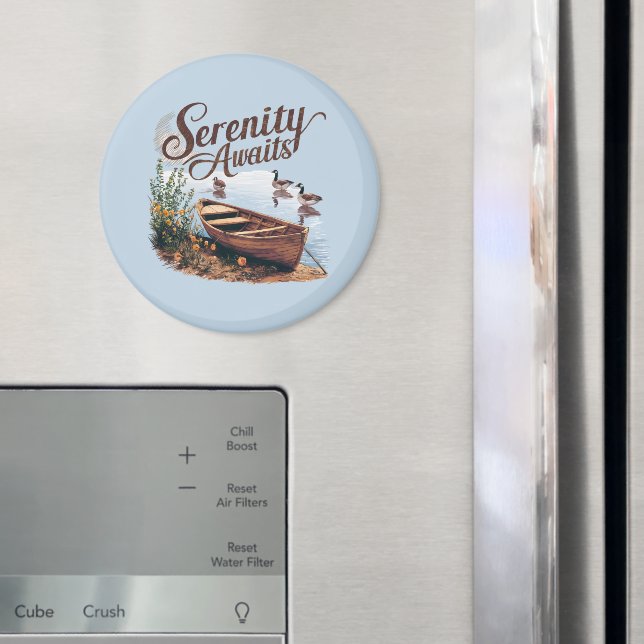 Serene Sjö Boat med Geese och Wildblommor Magnet (In Situ (Fridge))