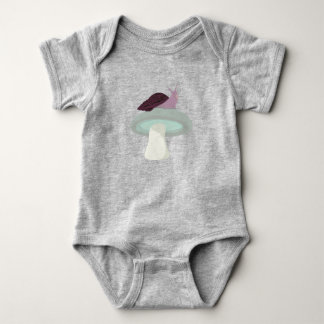 Serene Snigel på ett svamp T Shirt