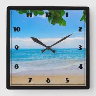 Serene Tropical Beach Sol Sand and Sea Fyrkantig Klocka