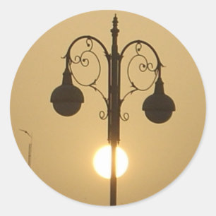 Serene Victorian Vintage Street Lamp Sunset Himlar Runt Klistermärke