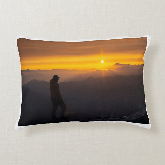 Serenity Blooms: naturinspirerad formgivning av fy Prydnadskudde (Framsidan)