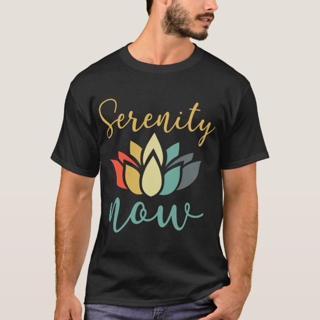 Serenity now colorful lotus friend t shirt (Framsida)