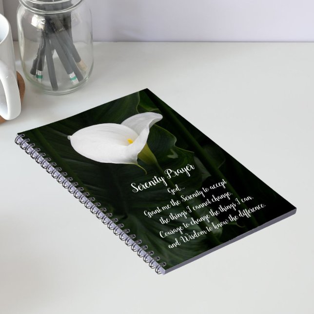 Serenity Prayer Vit Calla Lily Blomma Anteckningsbok (In Situ)